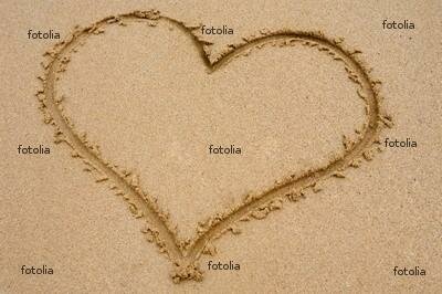 sand-with-a-heart-drawn-in-it myspace layout